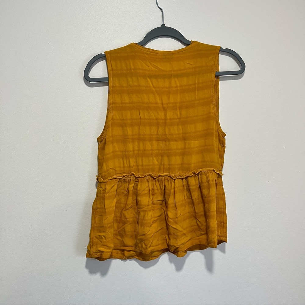 Lucky Brand V Neck Romantic Top size small - Picture 3 of 3